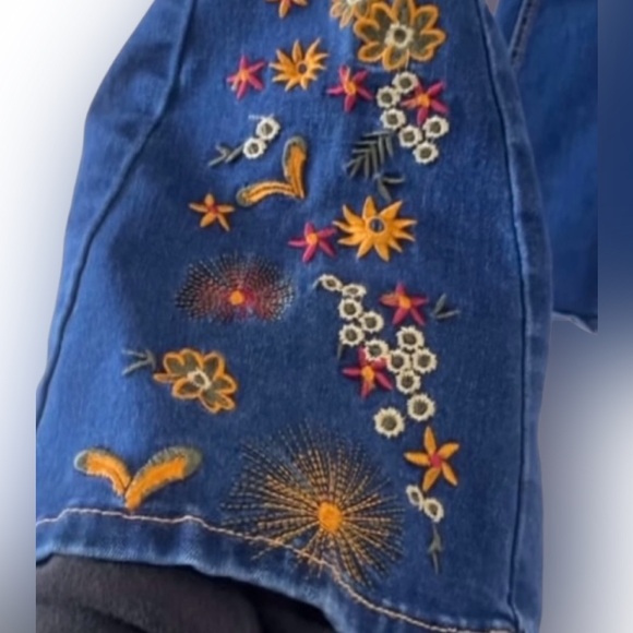 NWT BAMBOO Blue Flare Jeans with Intricate Embroidered Flowers Hearts - Picture 4 of 11